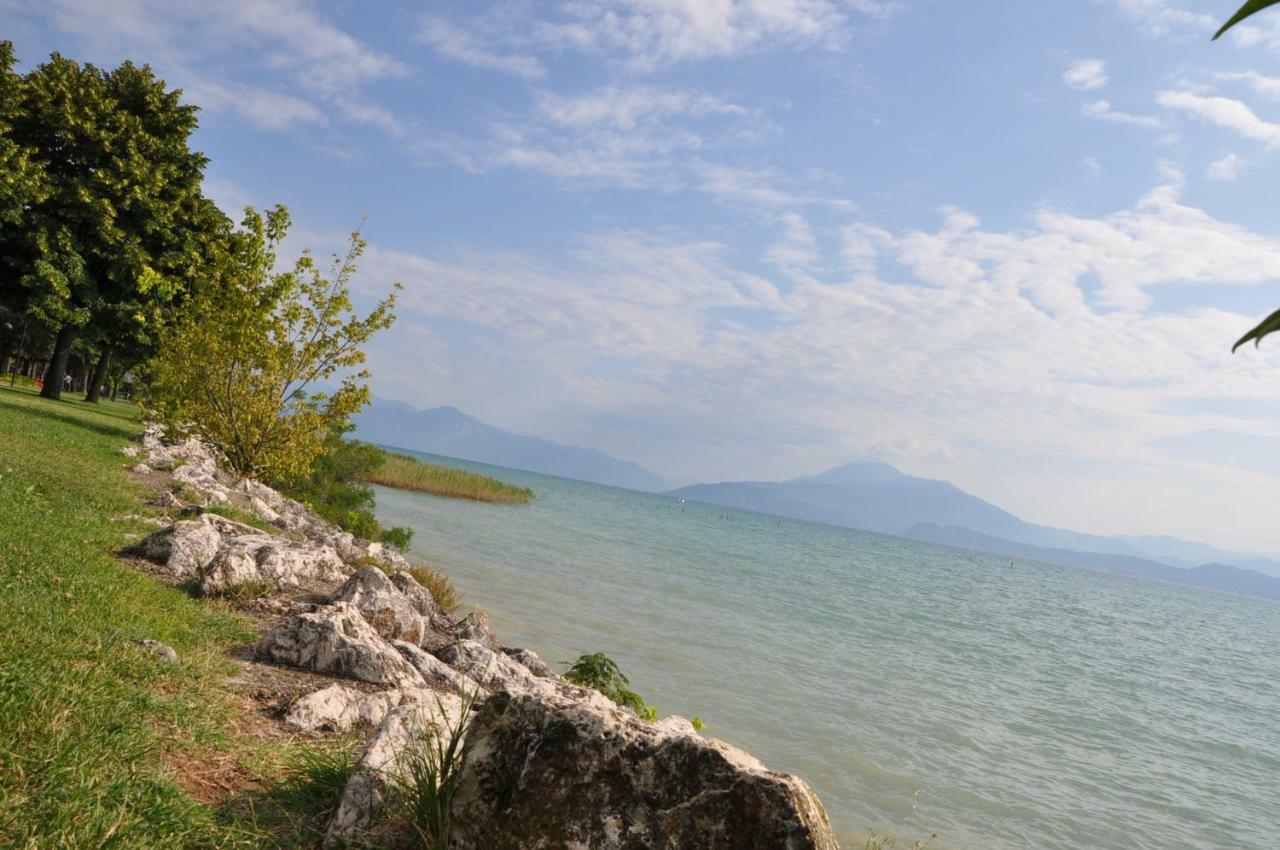 Royal Apartments Garda Sirmione Kültér fotó